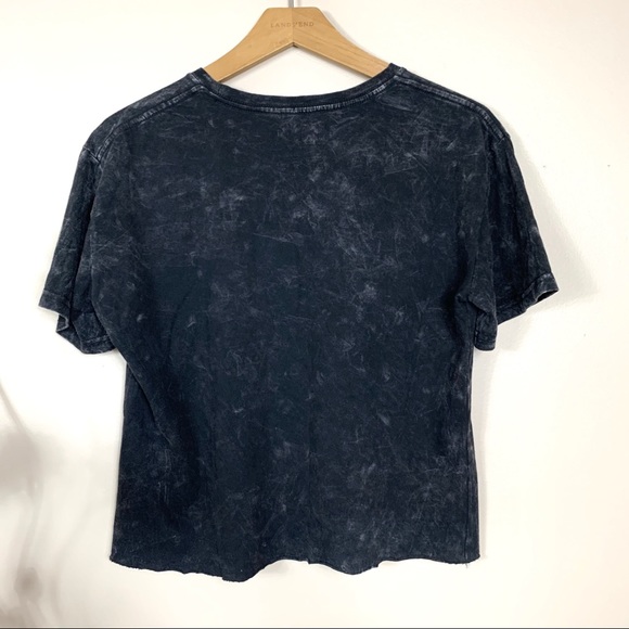 NEW Kiss Graphic Cropped Tee - Picture 3 of 3